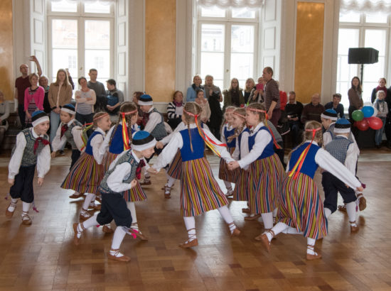 Suvise noorte laulu- ja tantsupeo “Mina jään” lood ja laulud Valges saalis